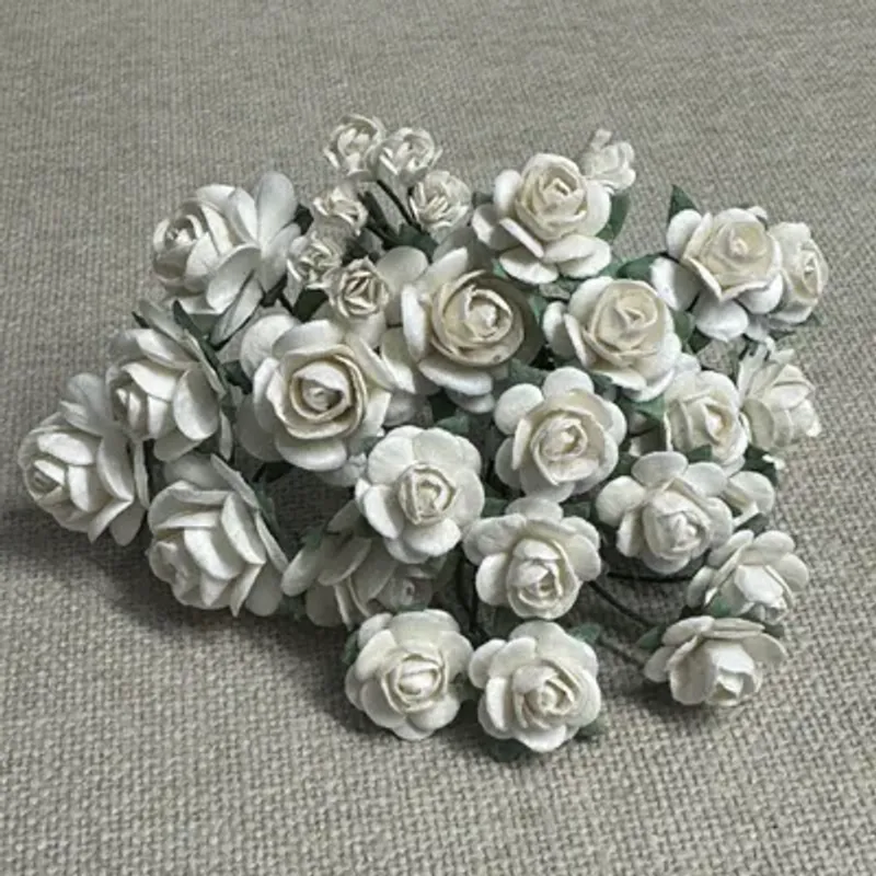 Papirdesign - Roser og knopper hvit- str 1,2 -RM6