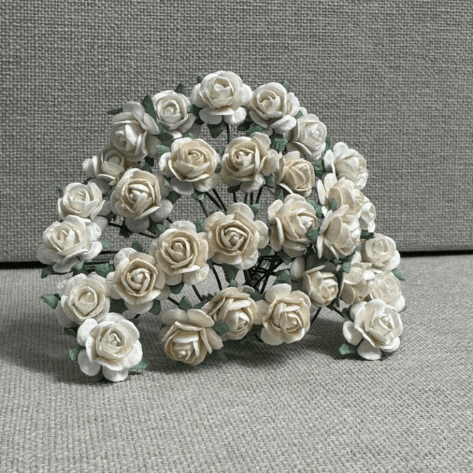 Hovedbilde Papirdesign-Roser HVIT OG KREM 1,2 cm-R2