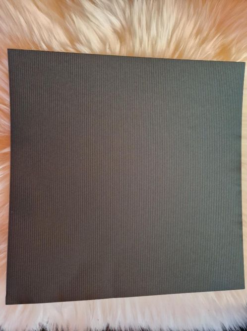 Hovedbilde Kartong Mørk Grønn Med Struktur-SHK14