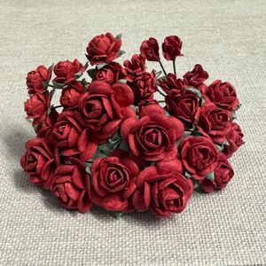 Hovedbilde Papirdesign - Roser og knopper R&oslash;dt   -RM7